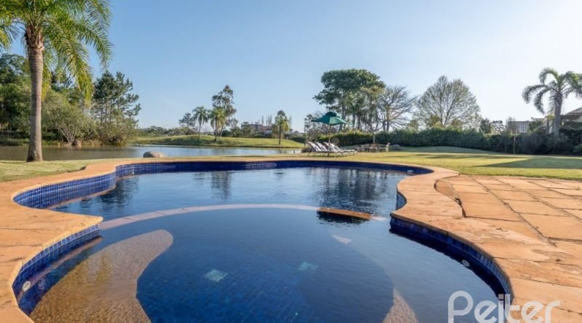 Casa em Condomínio à venda com 817m², 5 dormitórios, 5 suítes, 8 vagas, no bairro Terra Ville em PORTO ALEGRE