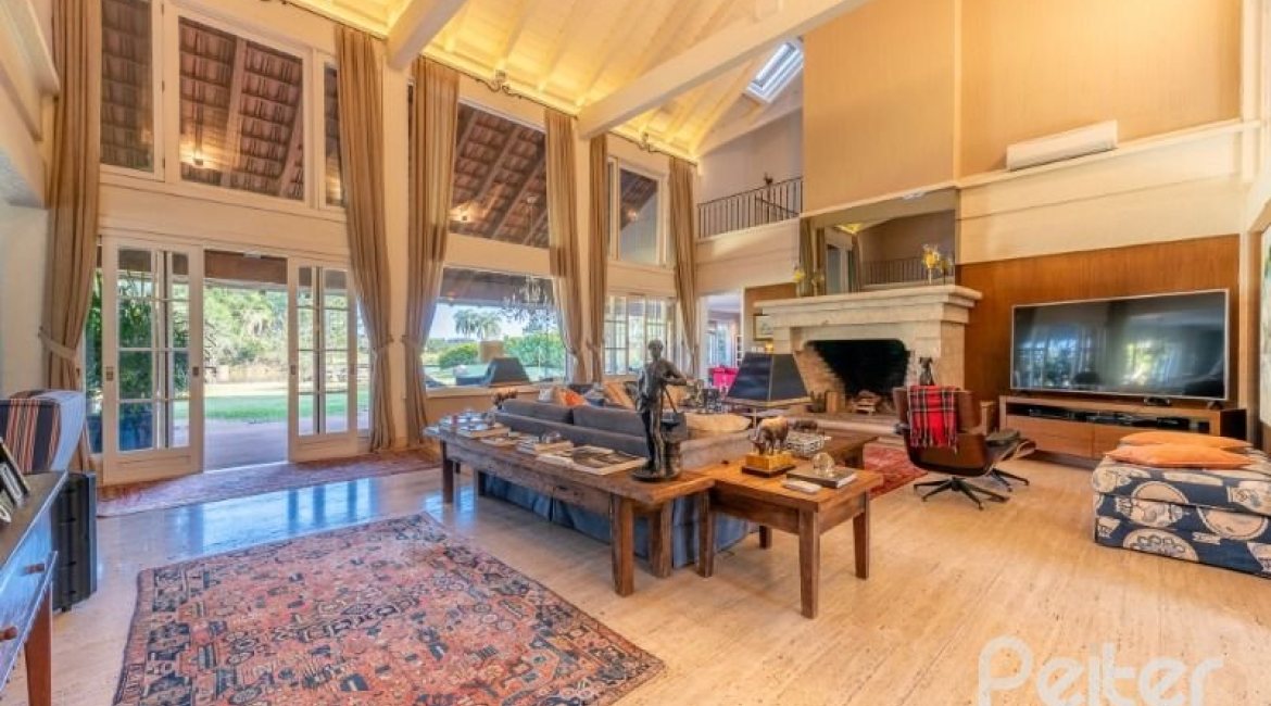 Casa em Condomínio à venda com 817m², 5 dormitórios, 5 suítes, 8 vagas, no bairro Terra Ville em PORTO ALEGRE