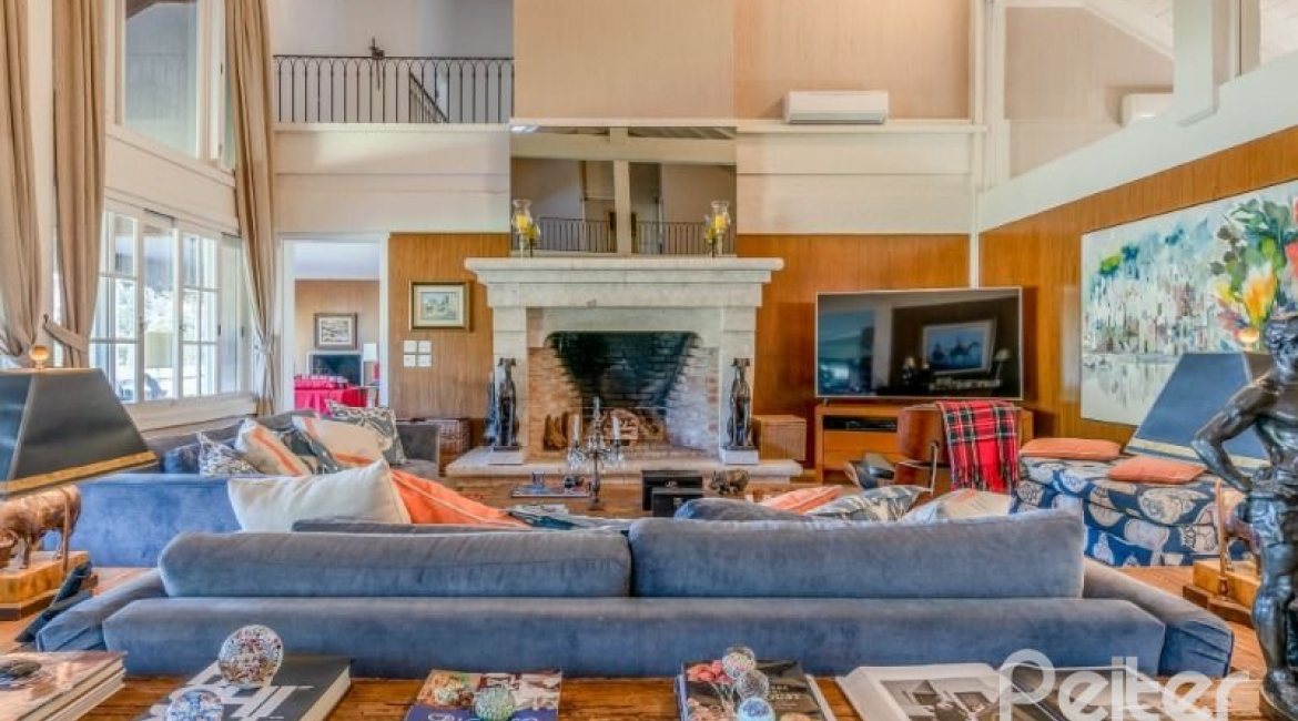 Casa em Condomínio à venda com 817m², 5 dormitórios, 5 suítes, 8 vagas, no bairro Terra Ville em PORTO ALEGRE