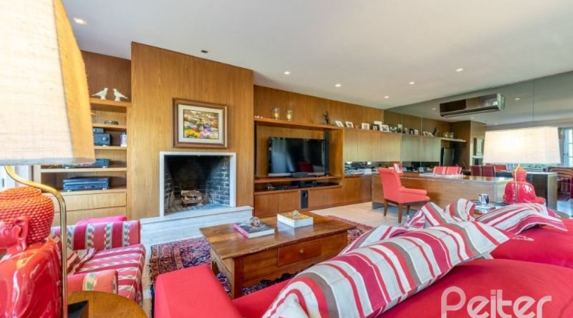 Casa em Condomínio à venda com 817m², 5 dormitórios, 5 suítes, 8 vagas, no bairro Terra Ville em PORTO ALEGRE