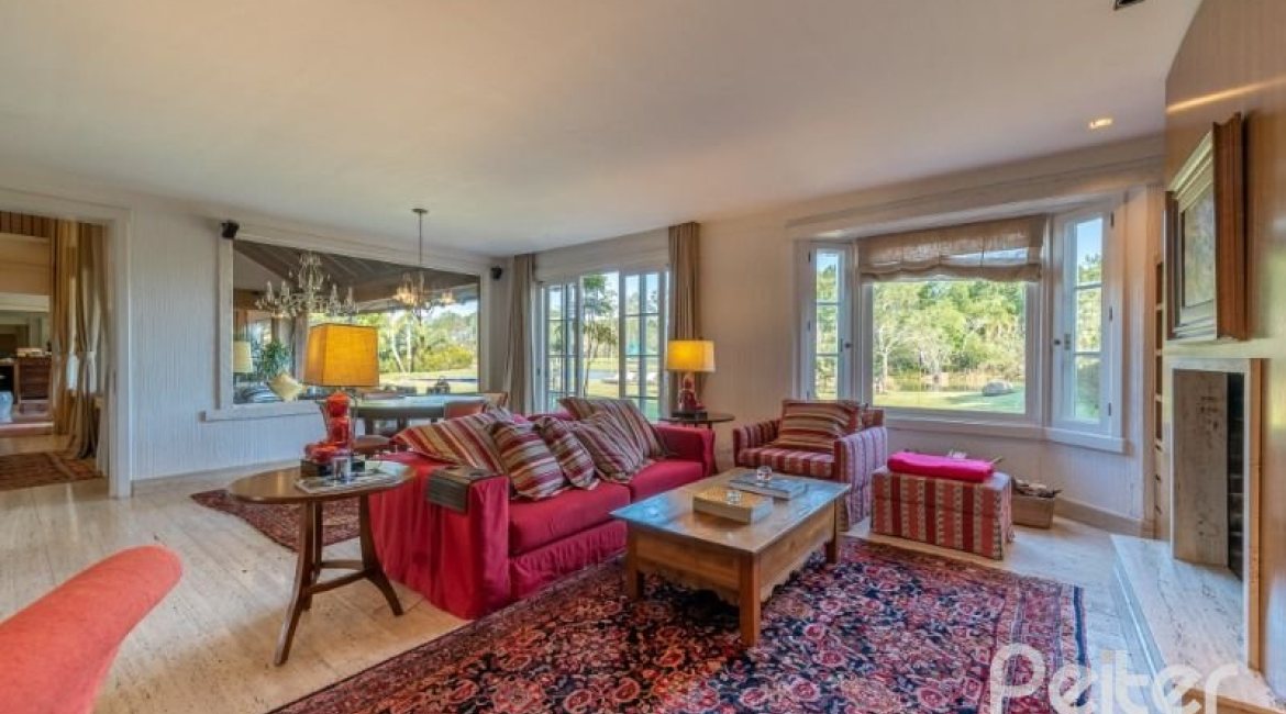 Casa em Condomínio à venda com 817m², 5 dormitórios, 5 suítes, 8 vagas, no bairro Terra Ville em PORTO ALEGRE