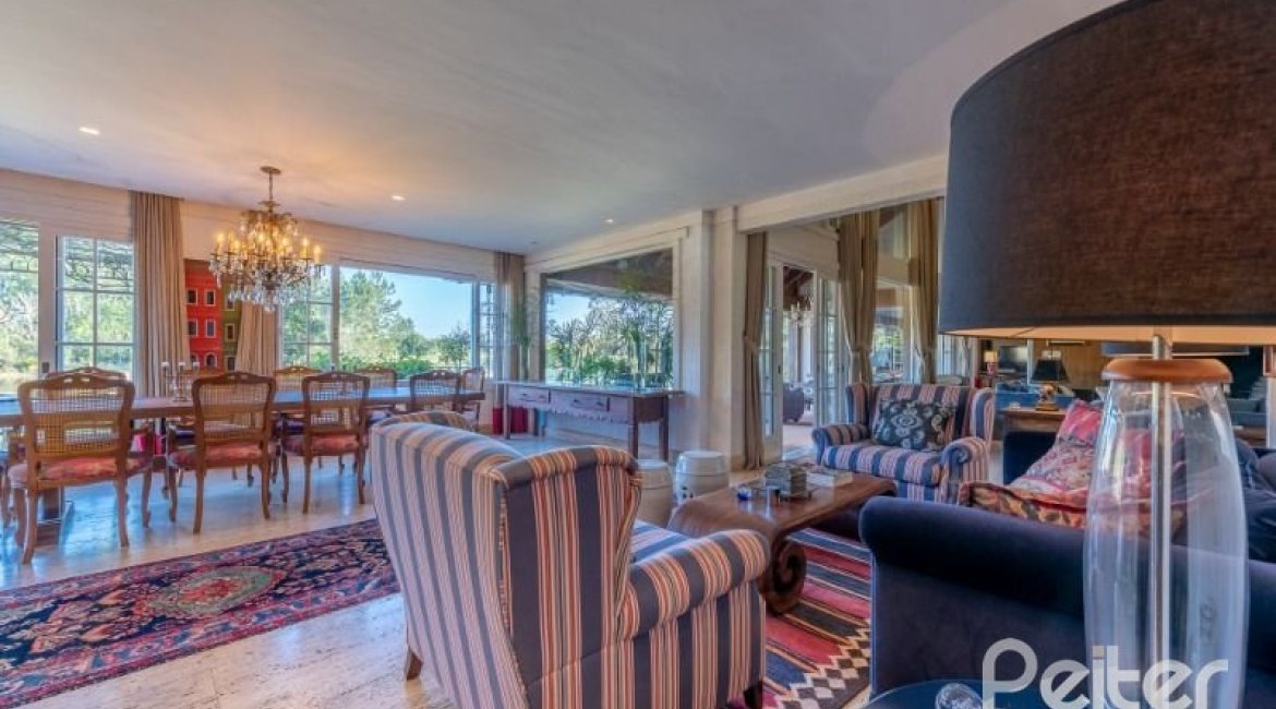 Casa em Condomínio à venda com 817m², 5 dormitórios, 5 suítes, 8 vagas, no bairro Terra Ville em PORTO ALEGRE