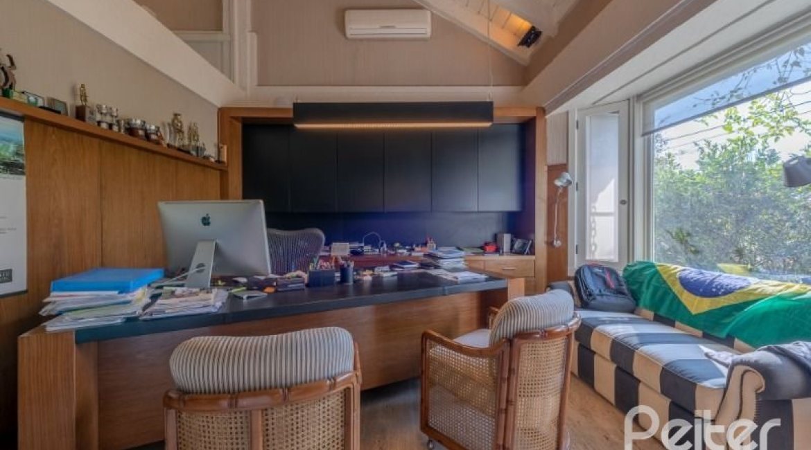 Casa em Condomínio à venda com 817m², 5 dormitórios, 5 suítes, 8 vagas, no bairro Terra Ville em PORTO ALEGRE