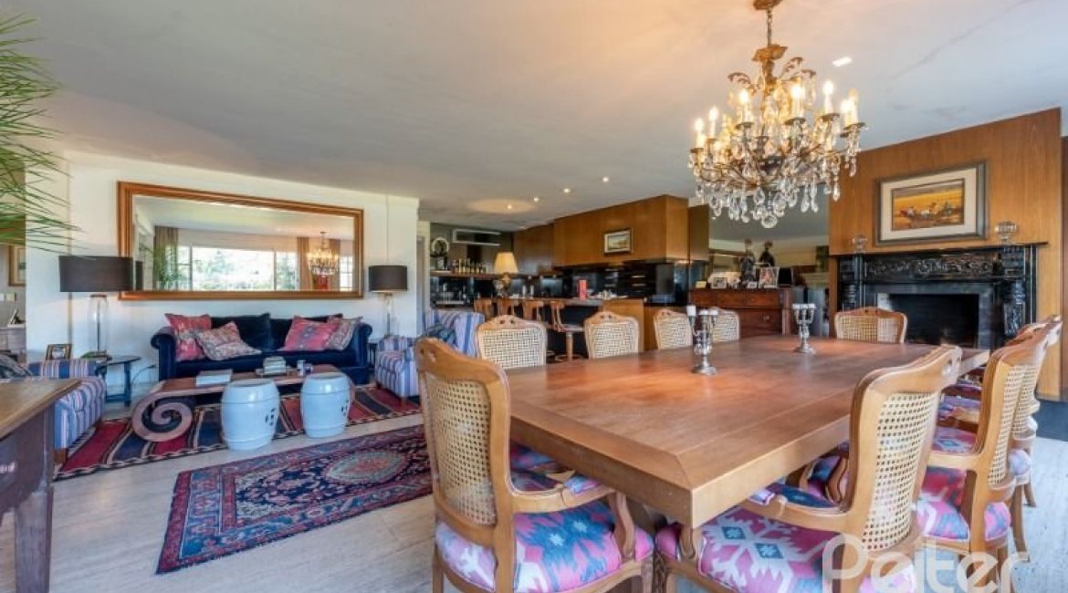 Casa em Condomínio à venda com 817m², 5 dormitórios, 5 suítes, 8 vagas, no bairro Terra Ville em PORTO ALEGRE