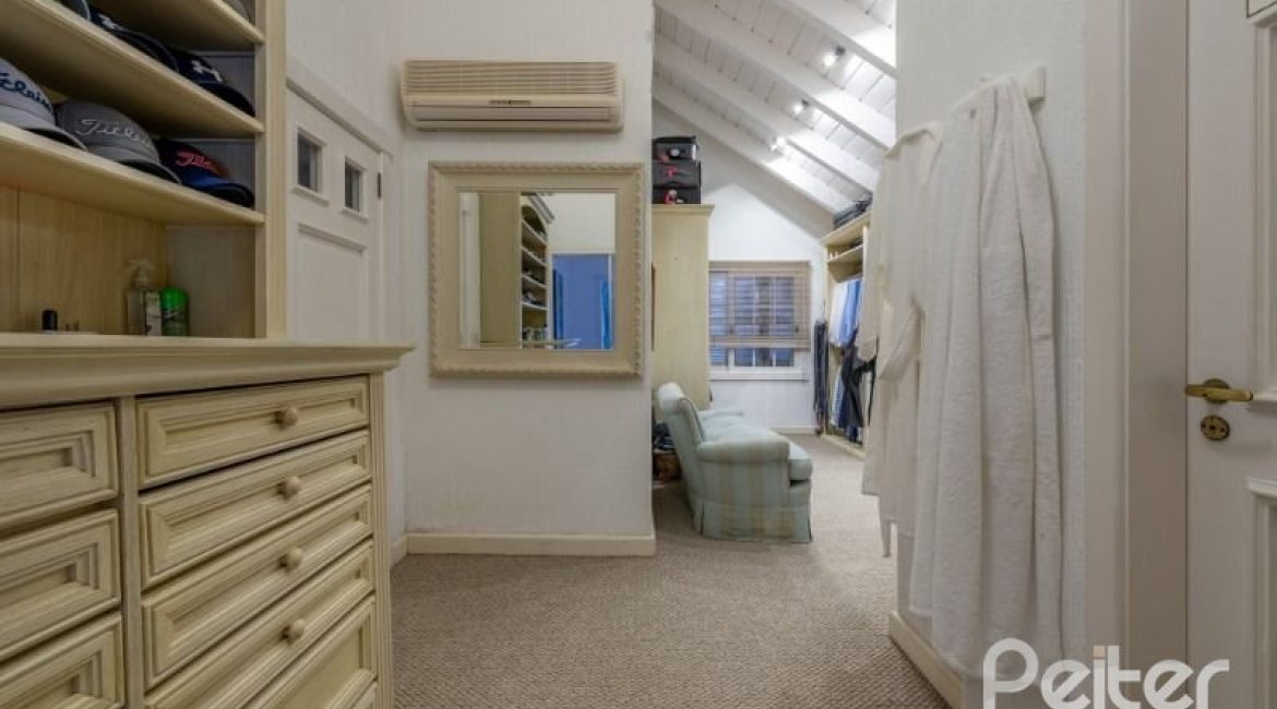 Casa em Condomínio à venda com 817m², 5 dormitórios, 5 suítes, 8 vagas, no bairro Terra Ville em PORTO ALEGRE