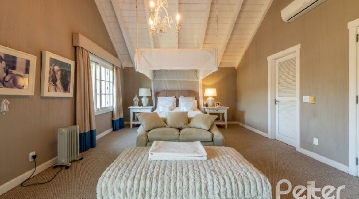 Casa em Condomínio à venda com 817m², 5 dormitórios, 5 suítes, 8 vagas, no bairro Terra Ville em PORTO ALEGRE