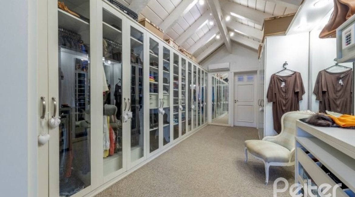 Casa em Condomínio à venda com 817m², 5 dormitórios, 5 suítes, 8 vagas, no bairro Terra Ville em PORTO ALEGRE