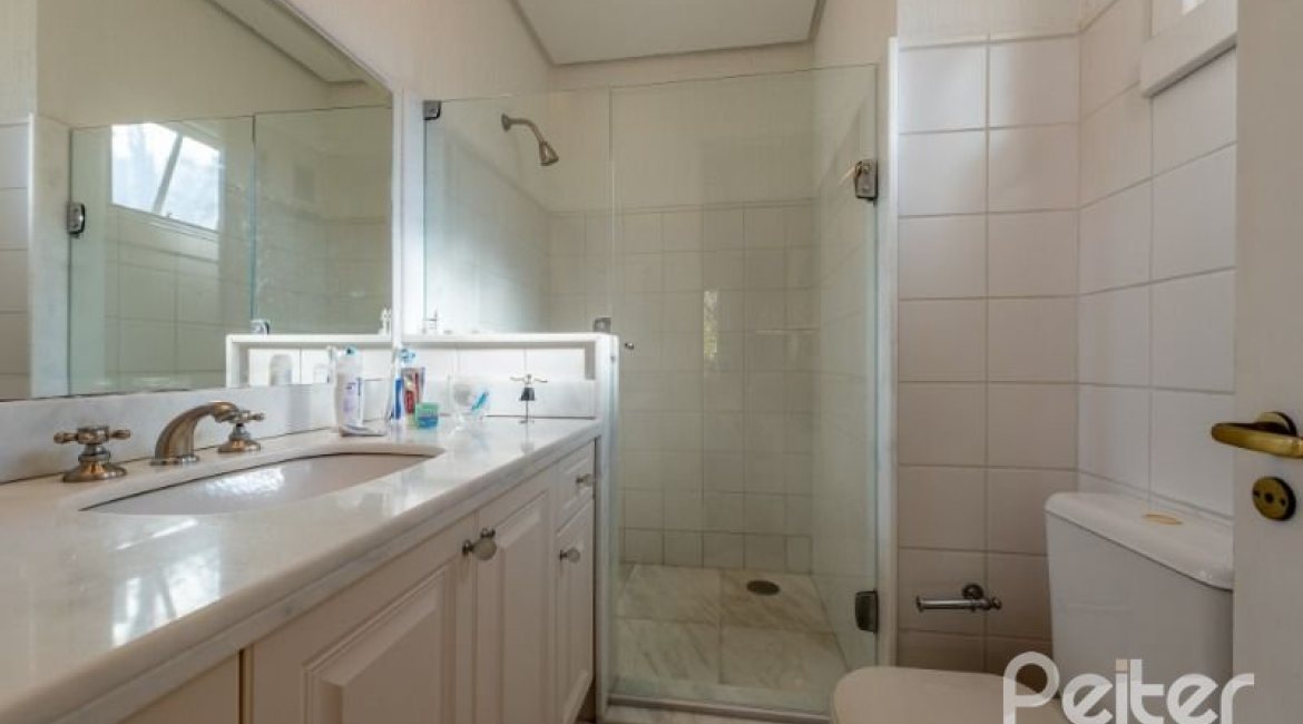 Casa em Condomínio à venda com 817m², 5 dormitórios, 5 suítes, 8 vagas, no bairro Terra Ville em PORTO ALEGRE