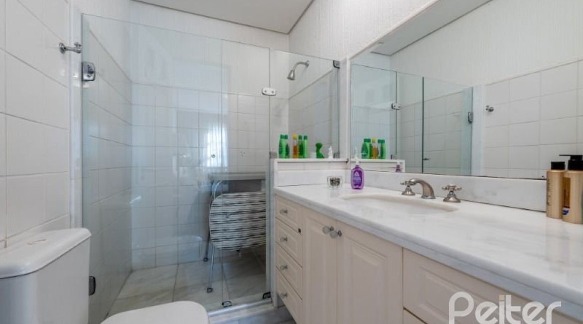 Casa em Condomínio à venda com 817m², 5 dormitórios, 5 suítes, 8 vagas, no bairro Terra Ville em PORTO ALEGRE