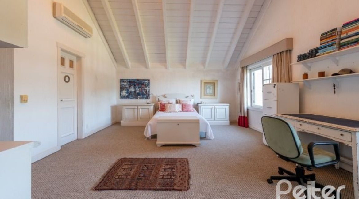 Casa em Condomínio à venda com 817m², 5 dormitórios, 5 suítes, 8 vagas, no bairro Terra Ville em PORTO ALEGRE