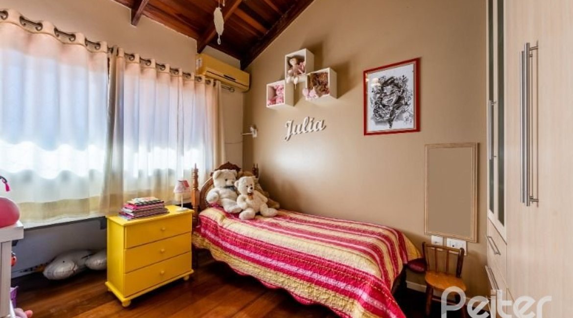 Casa em Condomínio à venda com 251m², 3 dormitórios, 1 suíte, 2 vagas, no bairro Ipanema em Porto Alegre