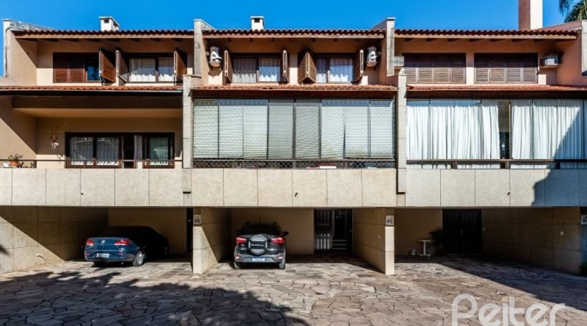 Casa em Condomínio à venda com 251m², 3 dormitórios, 1 suíte, 2 vagas, no bairro Ipanema em Porto Alegre