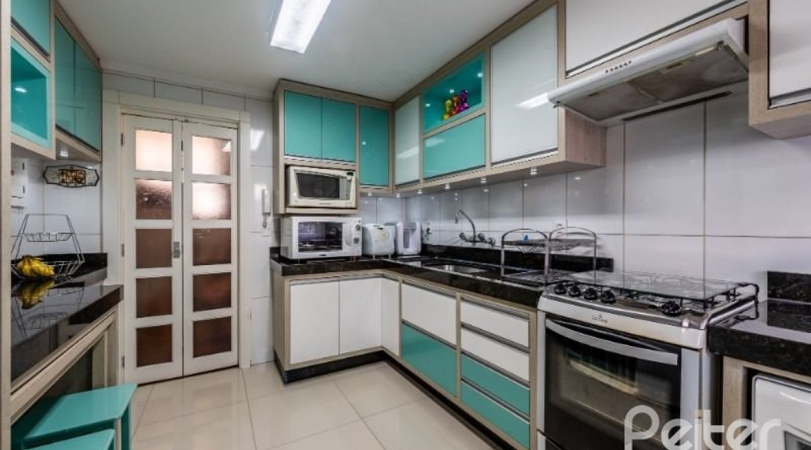 Casa em Condomínio à venda com 251m², 3 dormitórios, 1 suíte, 2 vagas, no bairro Ipanema em Porto Alegre