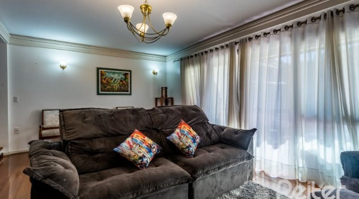 Casa em Condomínio à venda com 251m², 3 dormitórios, 1 suíte, 2 vagas, no bairro Ipanema em Porto Alegre