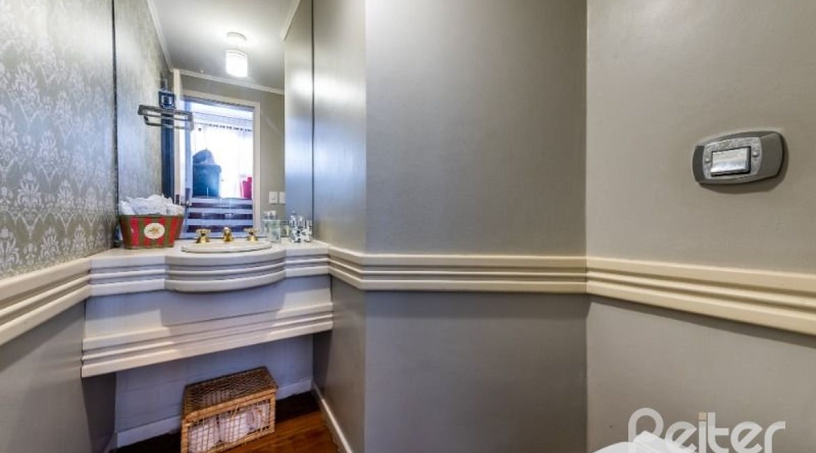 Casa em Condomínio à venda com 251m², 3 dormitórios, 1 suíte, 2 vagas, no bairro Ipanema em Porto Alegre