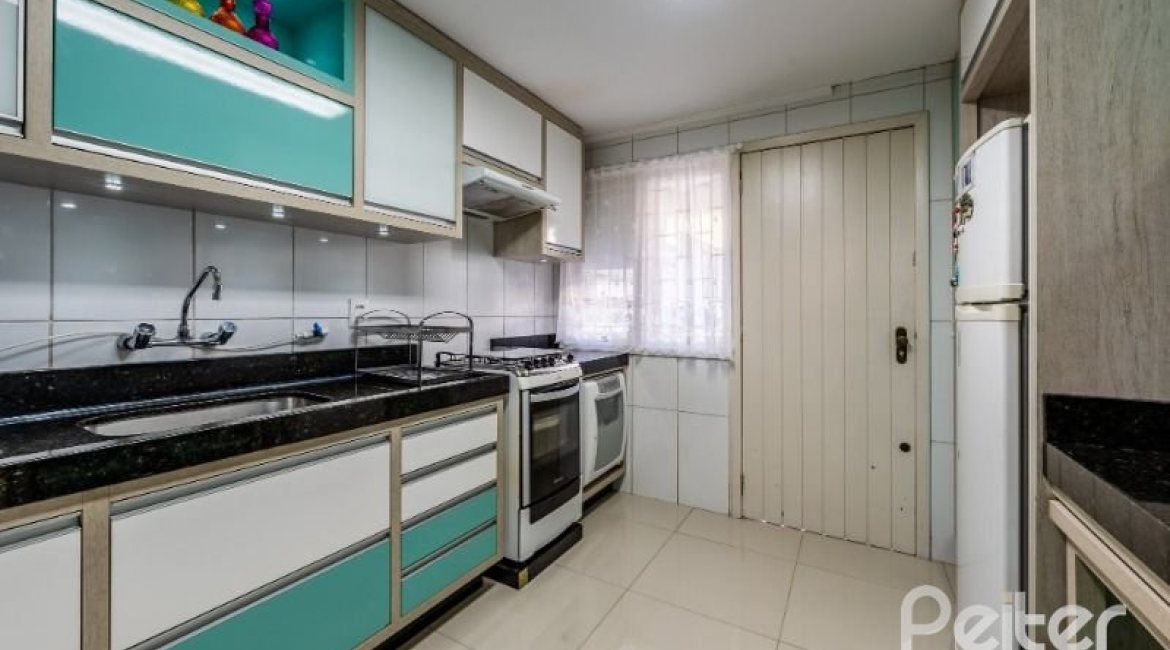 Casa em Condomínio à venda com 251m², 3 dormitórios, 1 suíte, 2 vagas, no bairro Ipanema em Porto Alegre