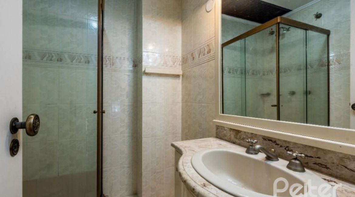 Casa em Condomínio à venda com 251m², 3 dormitórios, 1 suíte, 2 vagas, no bairro Ipanema em Porto Alegre