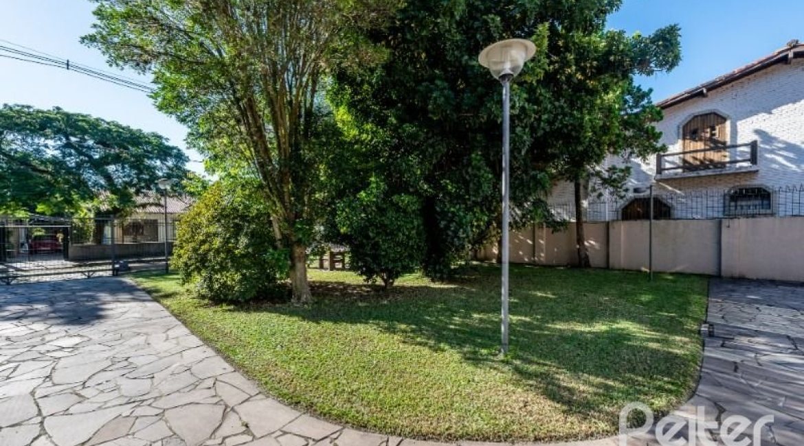 Casa em Condomínio à venda com 251m², 3 dormitórios, 1 suíte, 2 vagas, no bairro Ipanema em Porto Alegre