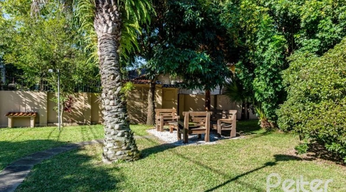 Casa em Condomínio à venda com 251m², 3 dormitórios, 1 suíte, 2 vagas, no bairro Ipanema em Porto Alegre