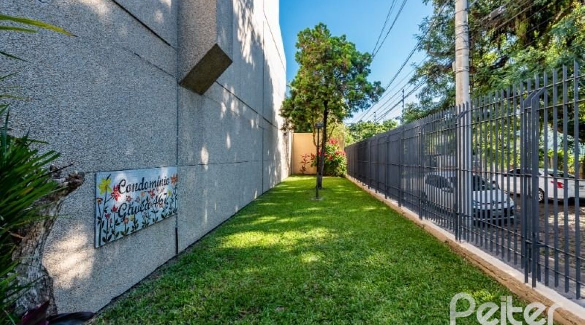 Casa em Condomínio à venda com 251m², 3 dormitórios, 1 suíte, 2 vagas, no bairro Ipanema em Porto Alegre