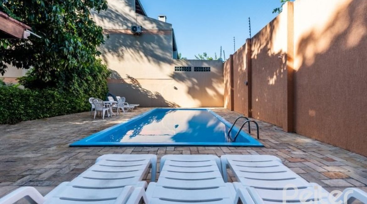 Casa em Condomínio à venda com 251m², 3 dormitórios, 1 suíte, 2 vagas, no bairro Ipanema em Porto Alegre