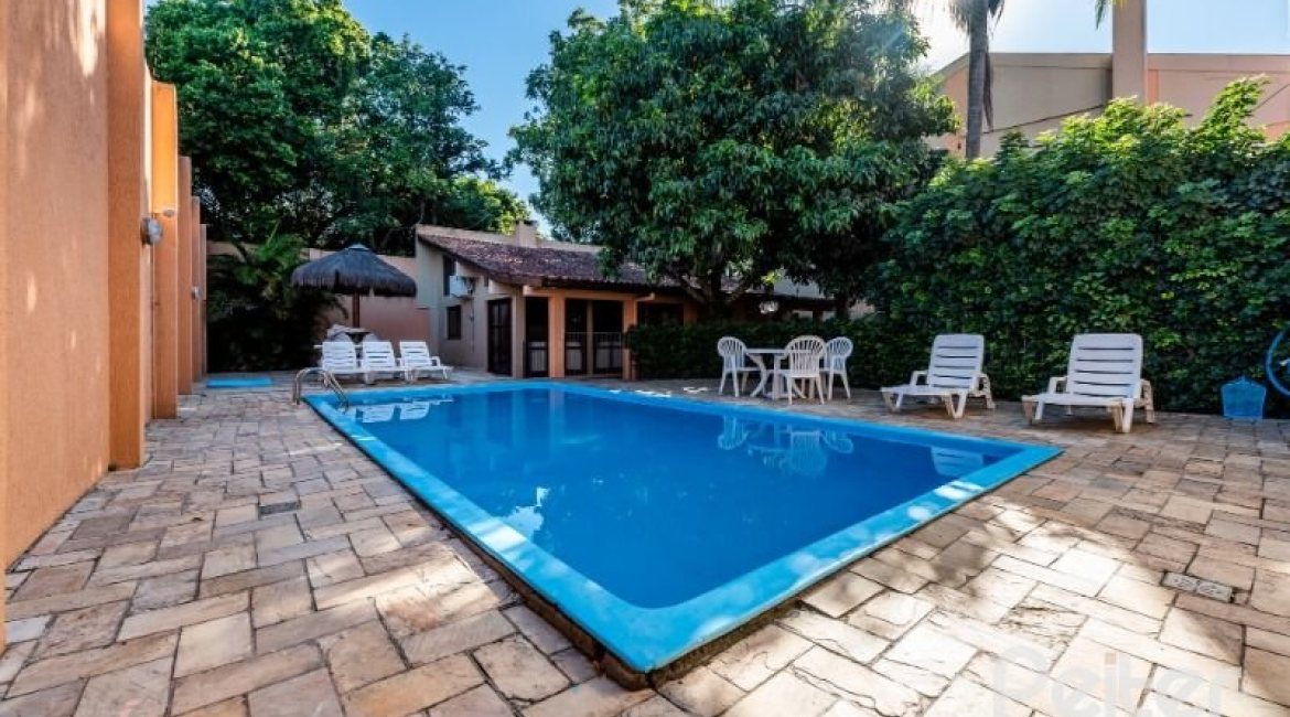 Casa em Condomínio à venda com 251m², 3 dormitórios, 1 suíte, 2 vagas, no bairro Ipanema em Porto Alegre