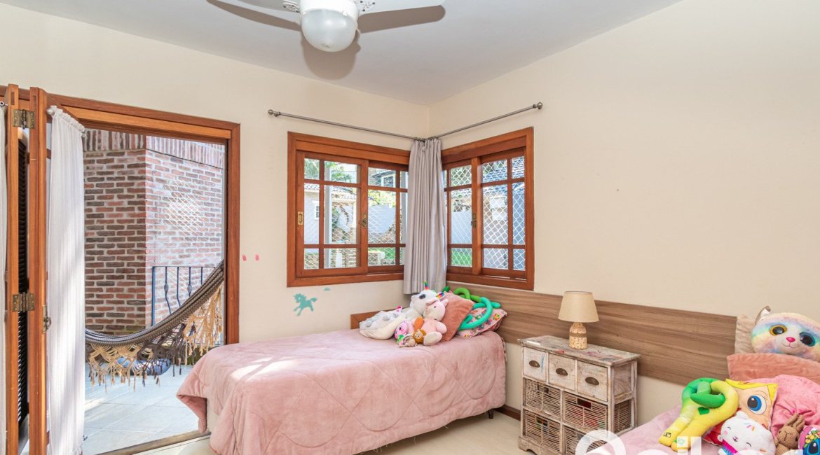 Casa em Condomínio à venda com 166m², 3 dormitórios, 1 suíte, 1 vaga, no bairro Jardim Isabel em Porto Alegre