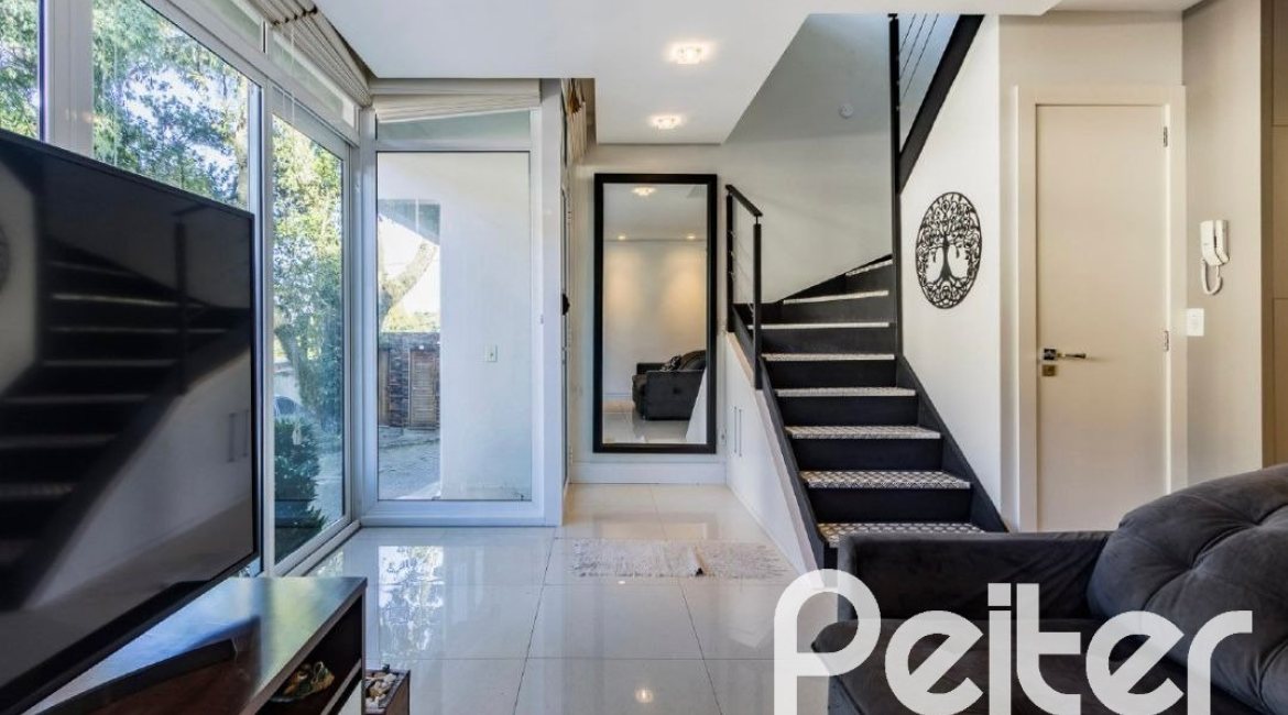 Casa em Condomínio à venda com 81m², 1 dormitório, 1 suíte, 2 vagas, no bairro Tristeza em Porto Alegre