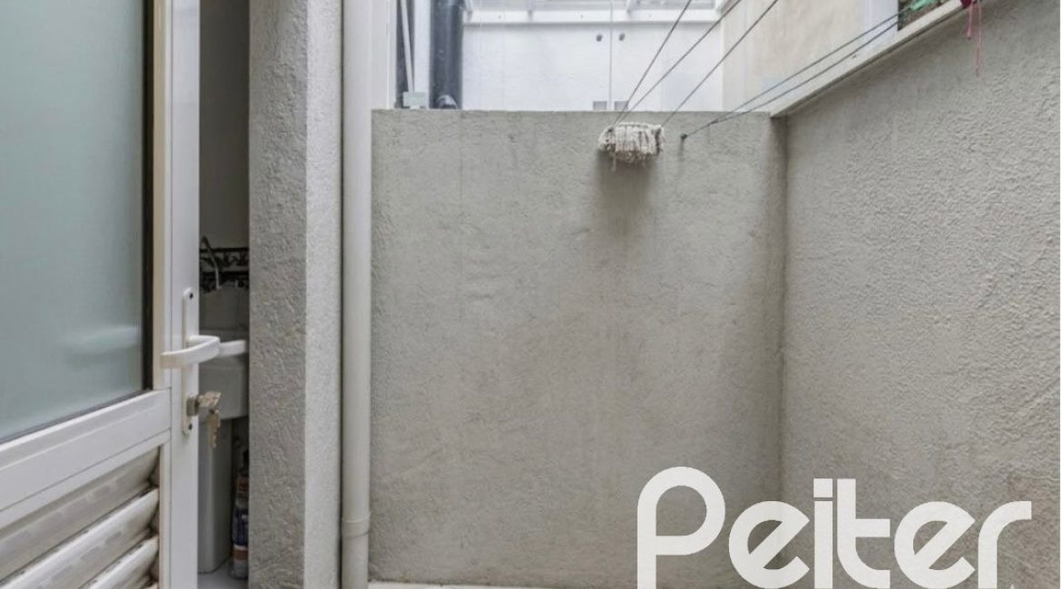 Casa em Condomínio à venda com 81m², 1 dormitório, 1 suíte, 2 vagas, no bairro Tristeza em Porto Alegre