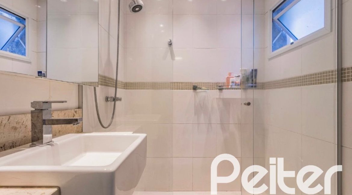 Casa em Condomínio à venda com 81m², 1 dormitório, 1 suíte, 2 vagas, no bairro Tristeza em Porto Alegre