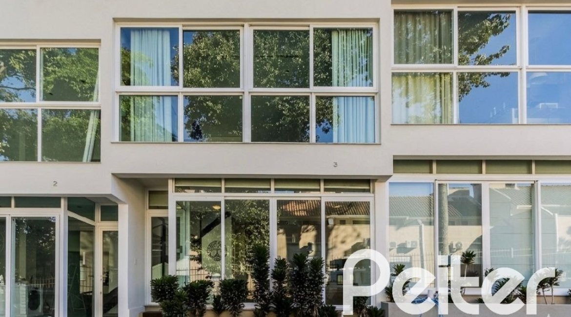 Casa em Condomínio à venda com 81m², 1 dormitório, 1 suíte, 2 vagas, no bairro Tristeza em Porto Alegre