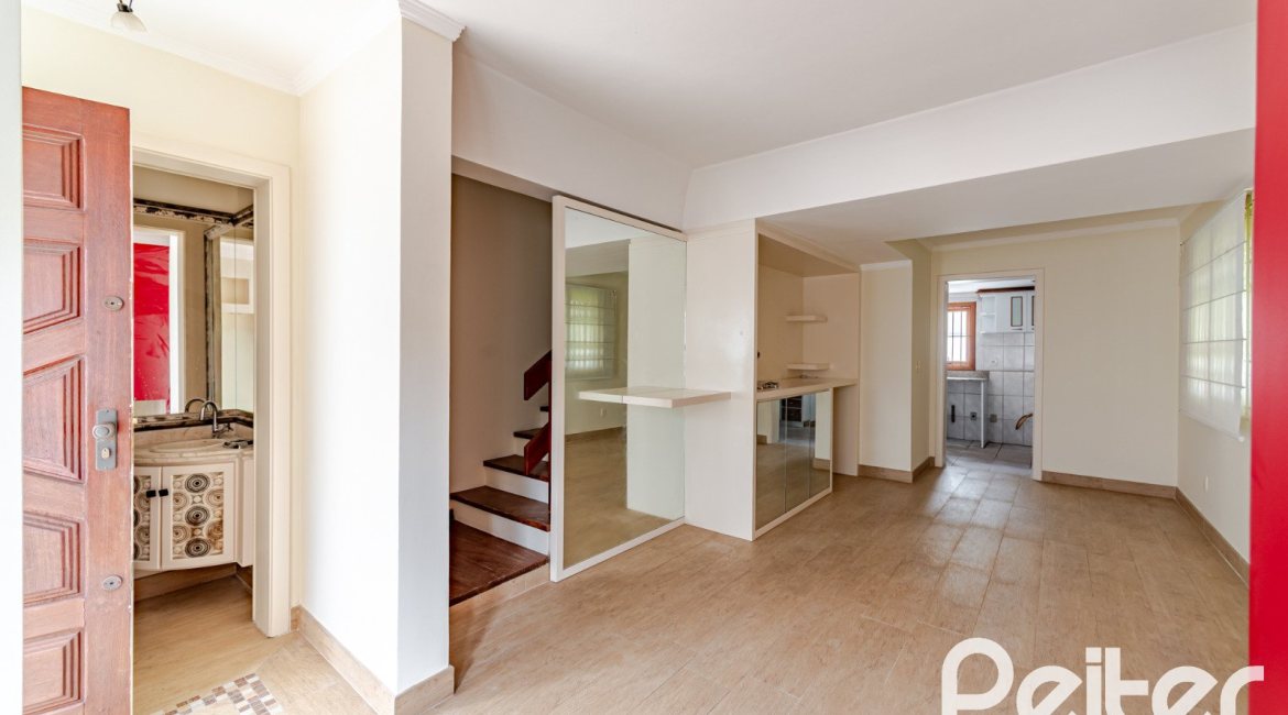 Casa em Condomínio à venda com 206m², 3 dormitórios, 1 suíte, 2 vagas, no bairro Tristeza em Porto Alegre