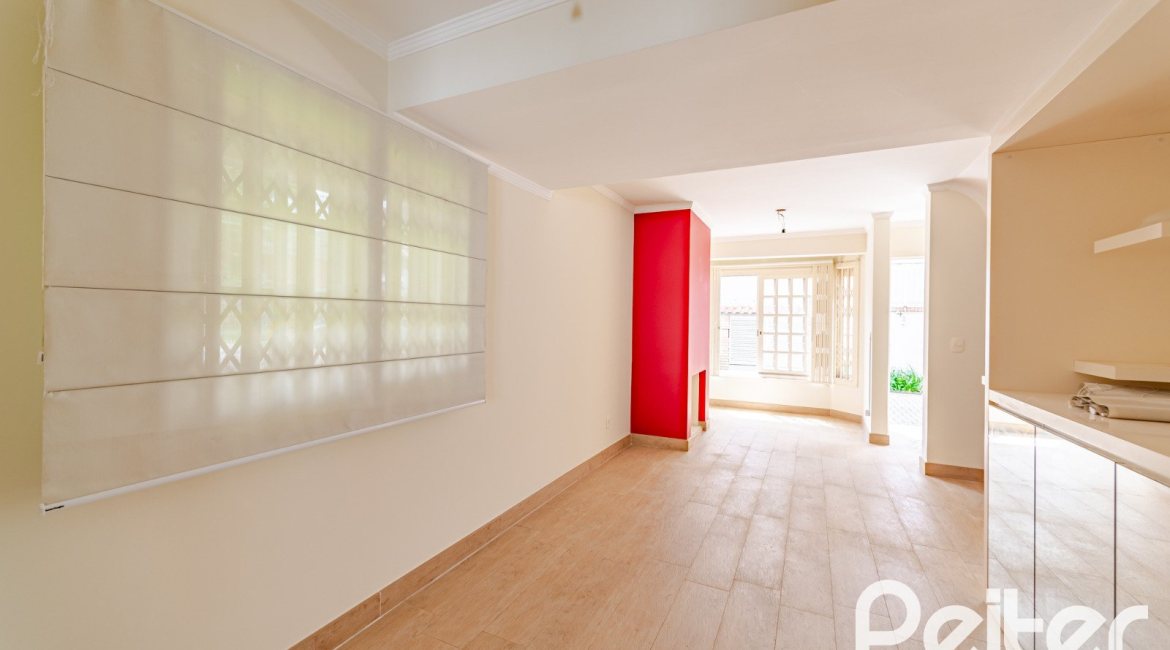 Casa em Condomínio à venda com 206m², 3 dormitórios, 1 suíte, 2 vagas, no bairro Tristeza em Porto Alegre