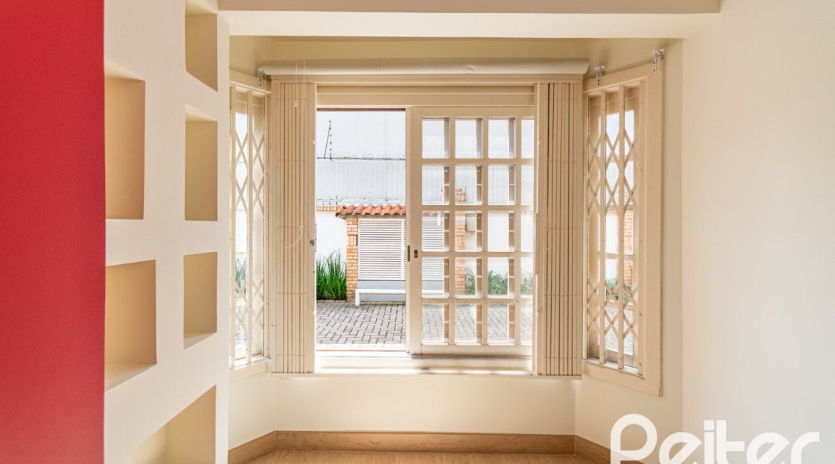 Casa em Condomínio à venda com 206m², 3 dormitórios, 1 suíte, 2 vagas, no bairro Tristeza em Porto Alegre