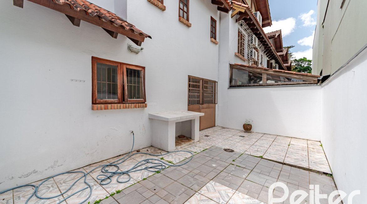 Casa em Condomínio à venda com 206m², 3 dormitórios, 1 suíte, 2 vagas, no bairro Tristeza em Porto Alegre