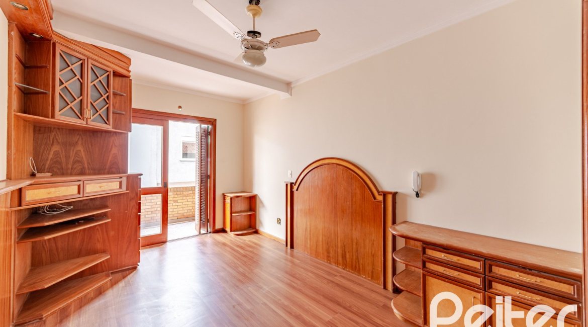 Casa em Condomínio à venda com 206m², 3 dormitórios, 1 suíte, 2 vagas, no bairro Tristeza em Porto Alegre