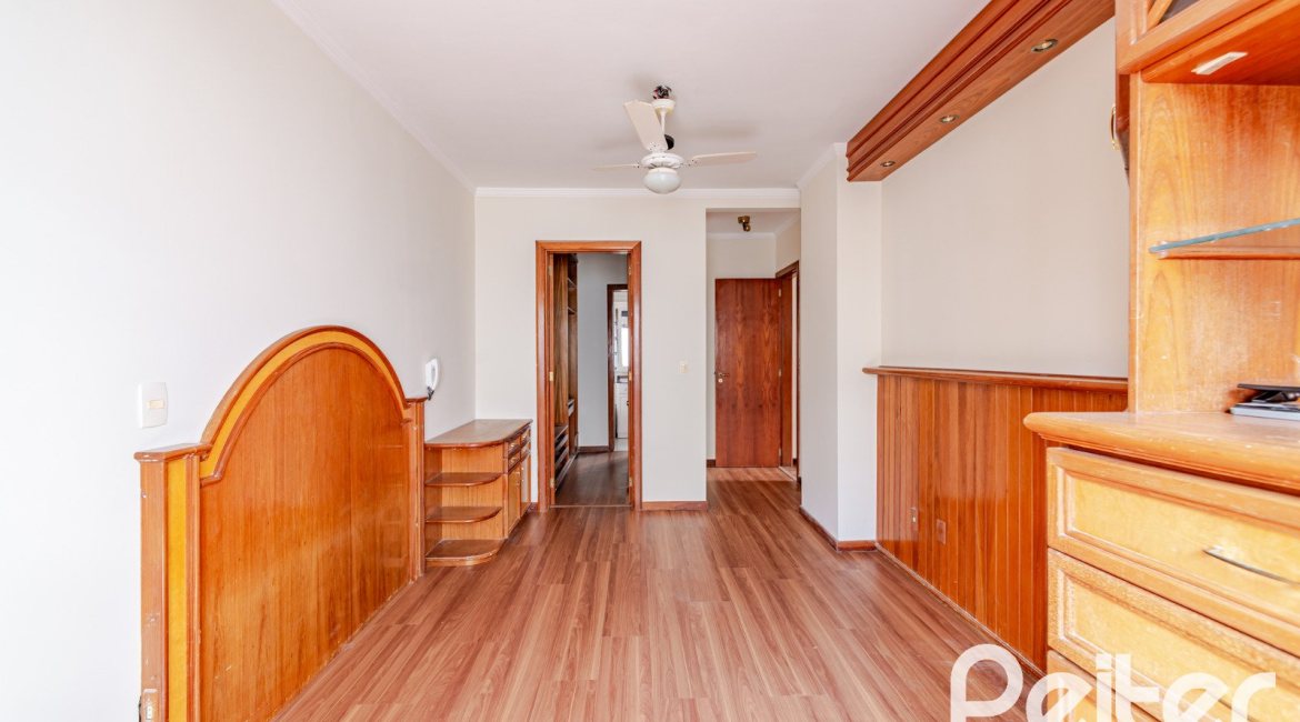 Casa em Condomínio à venda com 206m², 3 dormitórios, 1 suíte, 2 vagas, no bairro Tristeza em Porto Alegre