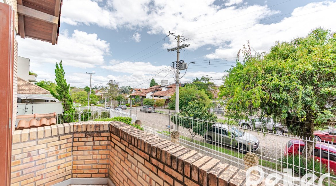 Casa em Condomínio à venda com 206m², 3 dormitórios, 1 suíte, 2 vagas, no bairro Tristeza em Porto Alegre