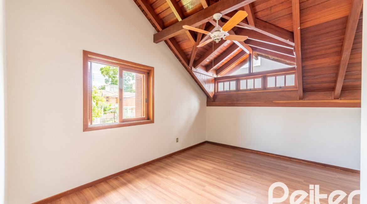 Casa em Condomínio à venda com 206m², 3 dormitórios, 1 suíte, 2 vagas, no bairro Tristeza em Porto Alegre