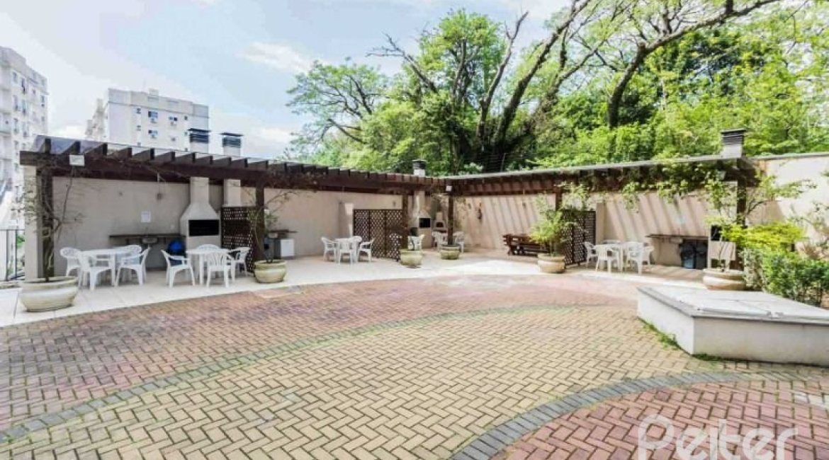Apartamento à venda com 65m², 2 dormitórios, 1 suíte, 1 vaga, no bairro Cristal em PORTO ALEGRE