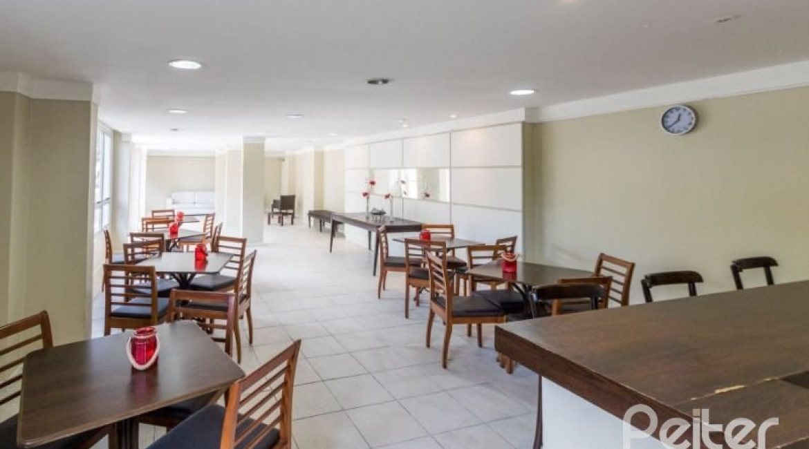 Apartamento à venda com 65m², 2 dormitórios, 1 suíte, 1 vaga, no bairro Cristal em PORTO ALEGRE