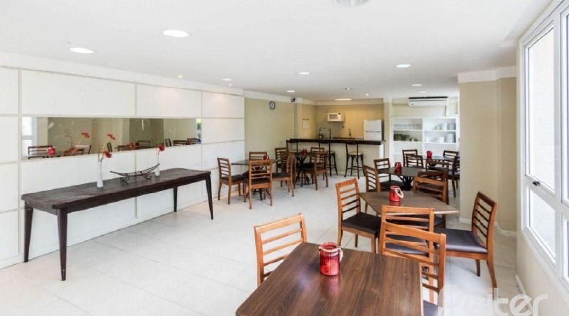 Apartamento à venda com 65m², 2 dormitórios, 1 suíte, 1 vaga, no bairro Cristal em PORTO ALEGRE