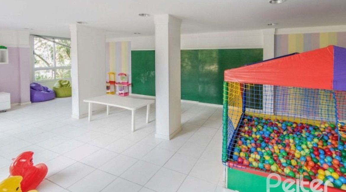 Apartamento à venda com 65m², 2 dormitórios, 1 suíte, 1 vaga, no bairro Cristal em PORTO ALEGRE