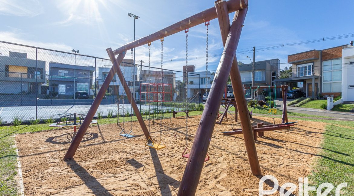 Casa em Condomínio à venda com 266m², 3 dormitórios, 3 suítes, 2 vagas, no bairro Hipica em PORTO ALEGRE