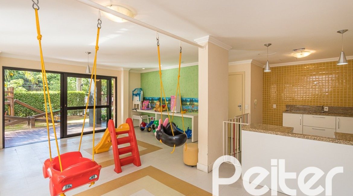 Cobertura à venda com 145m², 3 dormitórios, 1 suíte, 2 vagas, no bairro Tristeza em PORTO ALEGRE