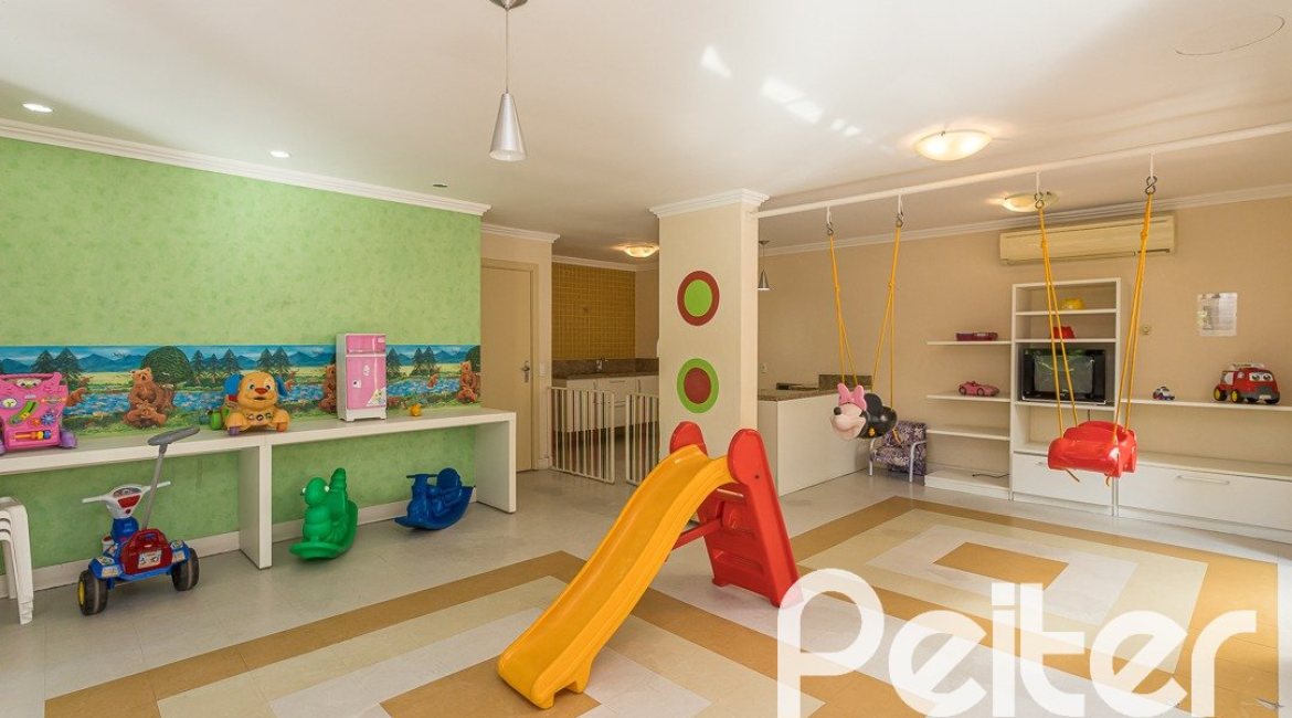 Cobertura à venda com 145m², 3 dormitórios, 1 suíte, 2 vagas, no bairro Tristeza em PORTO ALEGRE