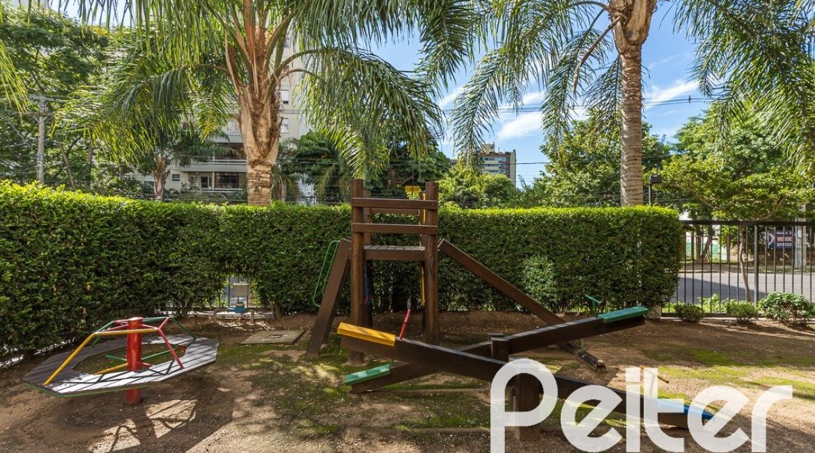 Cobertura à venda com 145m², 3 dormitórios, 1 suíte, 2 vagas, no bairro Tristeza em PORTO ALEGRE