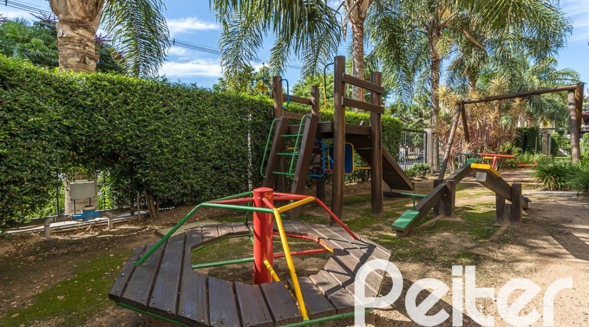 Cobertura à venda com 145m², 3 dormitórios, 1 suíte, 2 vagas, no bairro Tristeza em PORTO ALEGRE