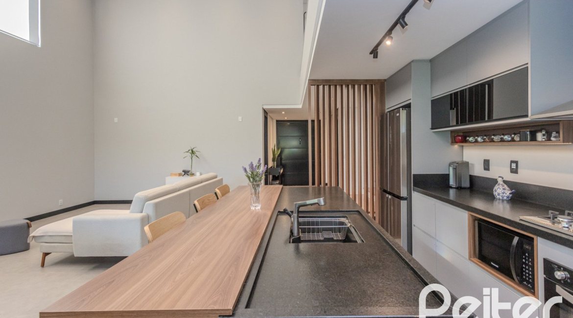 Casa em Condomínio à venda com 345m², 4 dormitórios, 4 suítes, 4 vagas, no bairro Alphaville em PORTO ALEGRE
