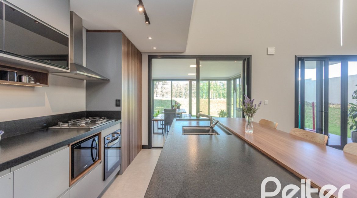 Casa em Condomínio à venda com 345m², 4 dormitórios, 4 suítes, 4 vagas, no bairro Alphaville em PORTO ALEGRE